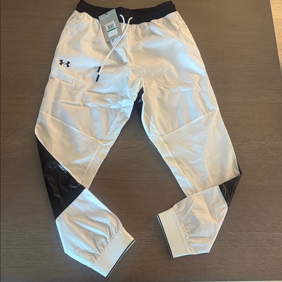 Under Armour - Picture 7 of 8